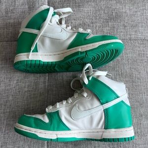 Nike dunk high green and white size 7
